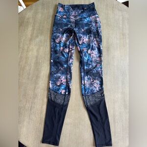 Lululemon 6* women’s floral and mesh Leggings